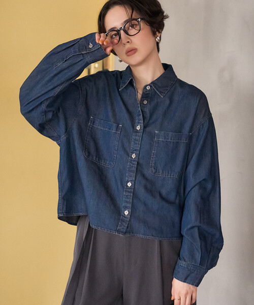 FREAK'S STORE(フリークスストア)の「リヨセル デニムシャツ/オーバーサイズデニムシャツ/ショート丈デニムシャツ(シャツ/ブラウス・レディース・ブラック/ネイビー/ブルー・MEDIUM/SMALL)」の18枚目の写真