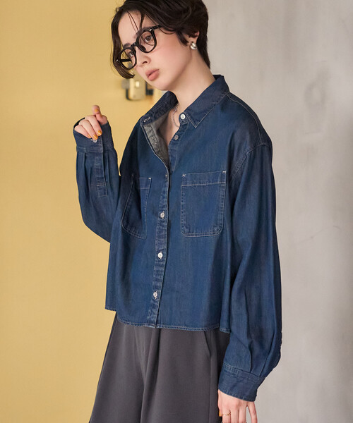 FREAK'S STORE(フリークスストア)の「リヨセル デニムシャツ/オーバーサイズデニムシャツ/ショート丈デニムシャツ(シャツ/ブラウス・レディース・ブラック/ネイビー/ブルー・MEDIUM/SMALL)」の19枚目の写真