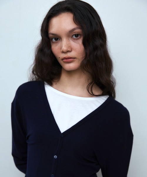 PISCESS(パイシス)の「RIBBED BUTTON CARDIGAN(カーディガン/ボレロ・レディース・ピンク/ネイビー・FREE)」の2枚目の写真