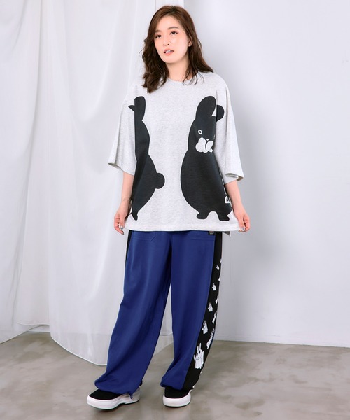 ScoLar（スカラー）の「363107：エンドレスポポラ柄Tシャツ（Tシャツ/カットソー・レディース・ブラウン/ブラック/オートミール・M）」の4枚目の写真