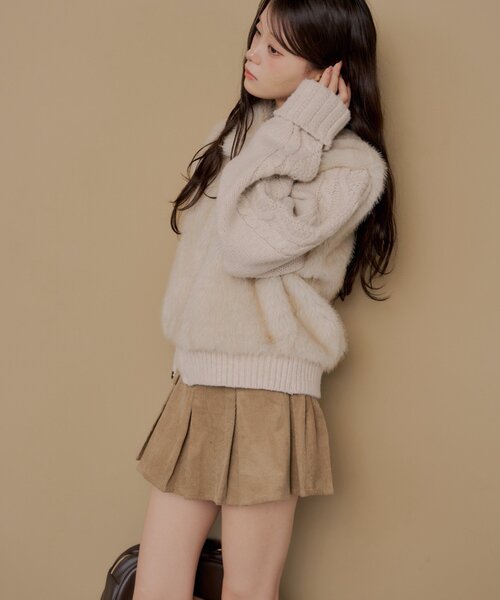 Chico(チコ)の「コーデュロイプリーツミニスカート(スカート・レディース・ブラック/ブラウン/ベージュ・MEDIUM/SMALL)」の12枚目の写真