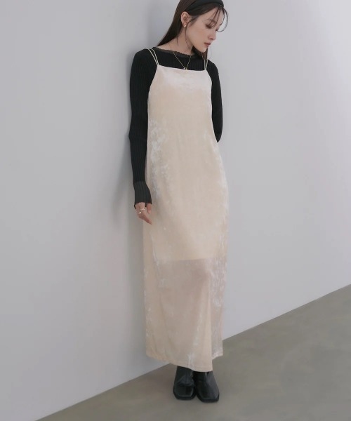 Bab(バブ)の「【S・Mサイズ展開】シアーベロアカップ付きキャミワンピース/ダブルストラップ(ワンピース・レディース・チャコールグレー/アイボリー/ブラウン/ベージュ/ブラック・SMALL/MEDIUM)」の9枚目の写真