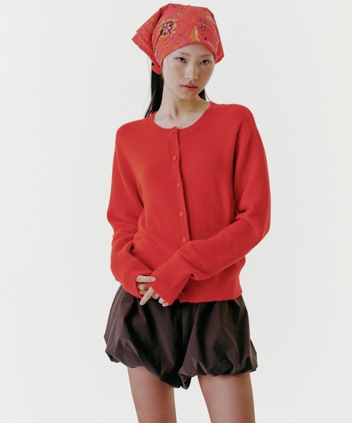 UNUS（ユナス）の「UNUS / Covered Button Knit Cardigan（カーディガン/ボレロ・レディース・ベージュ/レッド・FREE）」の2枚目の写真