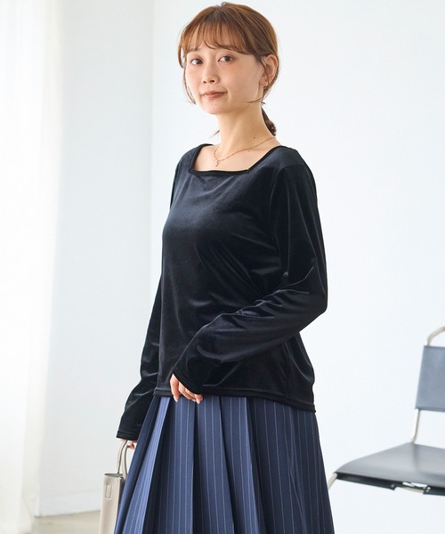 LAVEANGE(ラビアンジェ)の「スクエアネックベロアプルオーバー|長袖/きれいめ/大人カジュアル(Tシャツ/カットソー・レディース・チャコールグレー/ブラウン/ブラック・M/3L/LL/4L/5L)」の6枚目の写真