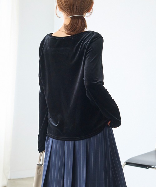 LAVEANGE(ラビアンジェ)の「スクエアネックベロアプルオーバー|長袖/きれいめ/大人カジュアル(Tシャツ/カットソー・レディース・チャコールグレー/ブラウン/ブラック・M/3L/LL/4L/5L)」の8枚目の写真