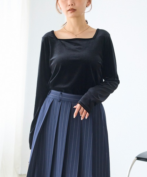LAVEANGE(ラビアンジェ)の「スクエアネックベロアプルオーバー|長袖/きれいめ/大人カジュアル(Tシャツ/カットソー・レディース・チャコールグレー/ブラウン/ブラック・M/3L/LL/4L/5L)」の10枚目の写真