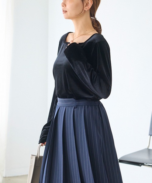 LAVEANGE(ラビアンジェ)の「スクエアネックベロアプルオーバー|長袖/きれいめ/大人カジュアル(Tシャツ/カットソー・レディース・チャコールグレー/ブラウン/ブラック・M/3L/LL/4L/5L)」の11枚目の写真