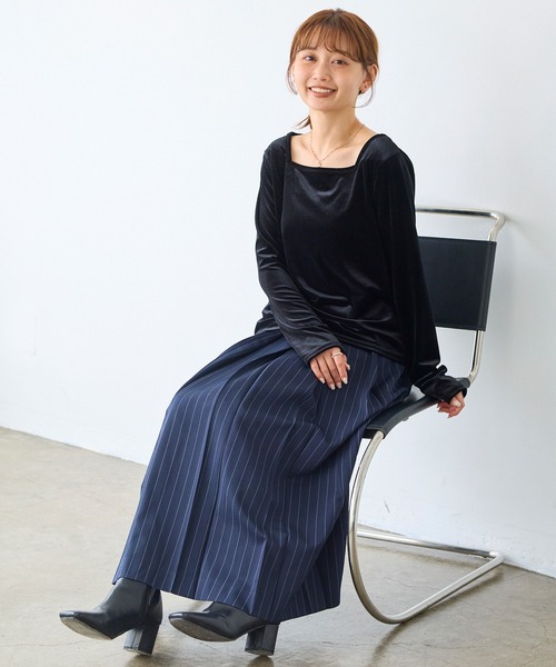 LAVEANGE(ラビアンジェ)の「スクエアネックベロアプルオーバー|長袖/きれいめ/大人カジュアル(Tシャツ/カットソー・レディース・チャコールグレー/ブラウン/ブラック・M/3L/LL/4L/5L)」の13枚目の写真