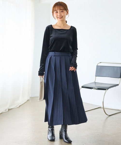 LAVEANGE(ラビアンジェ)の「スクエアネックベロアプルオーバー|長袖/きれいめ/大人カジュアル(Tシャツ/カットソー・レディース・チャコールグレー/ブラウン/ブラック・M/3L/LL/4L/5L)」の14枚目の写真