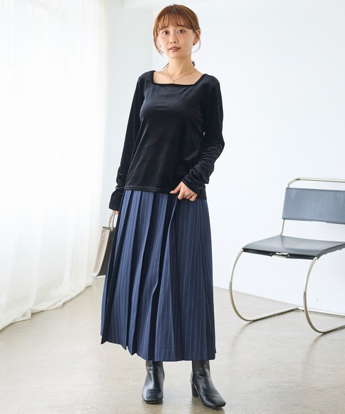 LAVEANGE(ラビアンジェ)の「スクエアネックベロアプルオーバー|長袖/きれいめ/大人カジュアル(Tシャツ/カットソー・レディース・チャコールグレー/ブラウン/ブラック・M/3L/LL/4L/5L)」の16枚目の写真