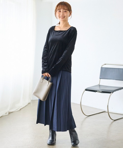 LAVEANGE(ラビアンジェ)の「スクエアネックベロアプルオーバー|長袖/きれいめ/大人カジュアル(Tシャツ/カットソー・レディース・チャコールグレー/ブラウン/ブラック・M/3L/LL/4L/5L)」の17枚目の写真