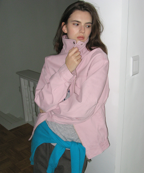 ROLAROLA（ロラロラ）の「COTTON BLOUSON JUMPER PINK（ナイロンジャケット・レディース・ピンク・FREE）」の2枚目の写真