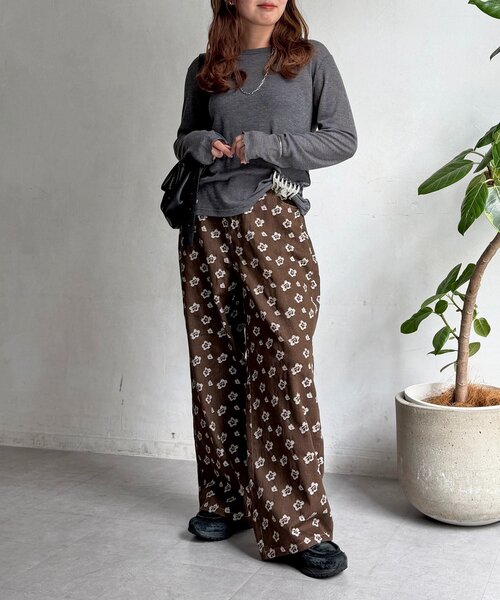 CPCM(シーピーシーエム)の「花柄ストレートデニム(デニムパンツ・レディース・ネイビー/ブラック/ブラウン・MEDIUM/SMALL)」の16枚目の写真