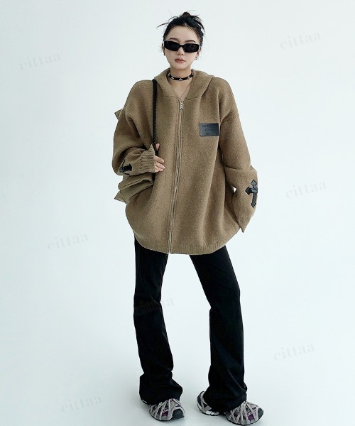 Dalfwin(ダールフィン)の「フード付きクロスジップニットパーカー(パーカー・レディース・ダークブラウン/ブラック/グレー・FREE)」の16枚目の写真