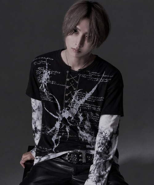 RUDOL（ルドル）の「『RUDOL/ルドル』チェーンレースアップトライバルフェイクレイヤードTシャツ（Tシャツ/カットソー・メンズ・ブラック×レッド/ブラック×ブラック・XL/L/M）」の4枚目の写真
