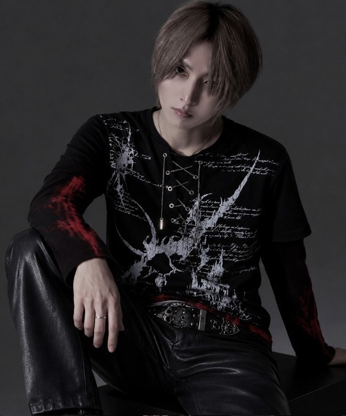 RUDOL（ルドル）の「『RUDOL/ルドル』チェーンレースアップトライバルフェイクレイヤードTシャツ（Tシャツ/カットソー・メンズ・ブラック×レッド/ブラック×ブラック・XL/L/M）」の5枚目の写真