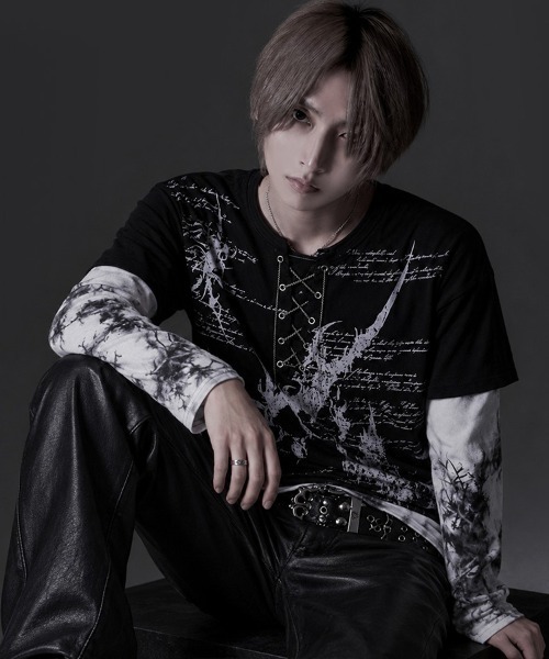 RUDOL（ルドル）の「『RUDOL/ルドル』チェーンレースアップトライバルフェイクレイヤードTシャツ（Tシャツ/カットソー・メンズ・ブラック×レッド/ブラック×ブラック・XL/L/M）」の8枚目の写真