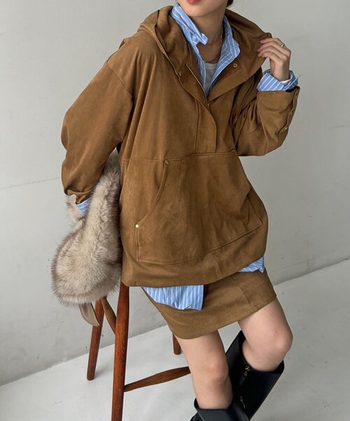 DouDou(ドゥドゥ)の「【セットアップ可能】スエードアノラック(シャツ/ブラウス・レディース・チャコールグレー/キャメル・FREE)」の2枚目の写真