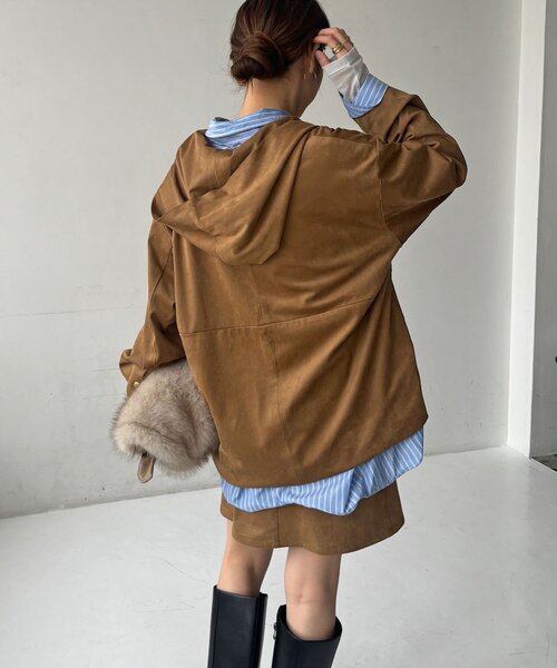 DouDou(ドゥドゥ)の「【セットアップ可能】スエードアノラック(シャツ/ブラウス・レディース・チャコールグレー/キャメル・FREE)」の4枚目の写真