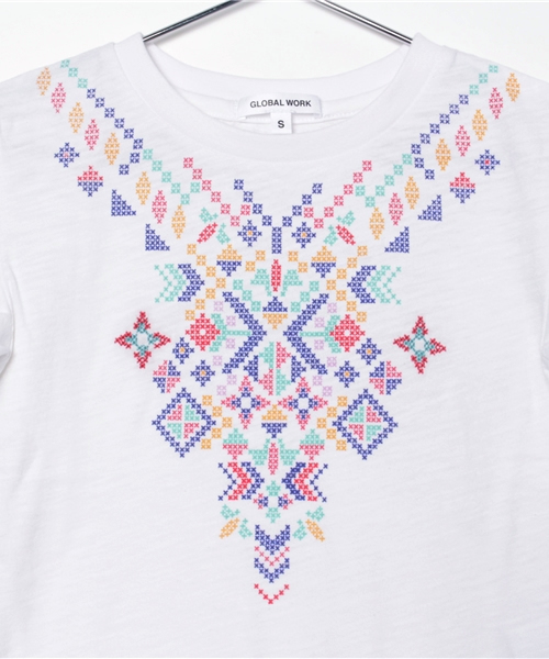 GLOBAL WORK（グローバルワーク）の「【キッズ】ソデフレアプリントシシュウTシャツ半袖/716433（Tシャツ/カットソー・キッズ・ホワイト系その他/ホワイト/その他2・X-LARGE/SMALL/LARGE/MEDIUM）」の6枚目の写真