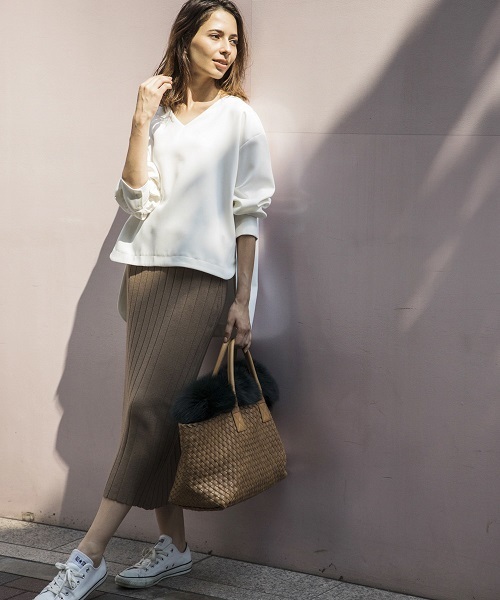 Emma Taylor（エマテイラー）の「バックロングトップス×リブニットスカート セットアップ（セットアップ・レディース・ネイビー/オフホワイト/ダークオレンジ・38/36）」の2枚目の写真