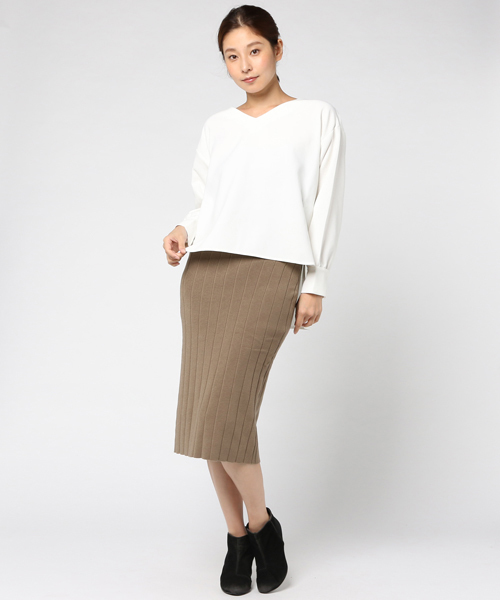 Emma Taylor（エマテイラー）の「バックロングトップス×リブニットスカート セットアップ（セットアップ・レディース・ネイビー/オフホワイト/ダークオレンジ・38/36）」の5枚目の写真