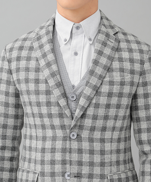 koe×THOM BROWNE（コエトムブラウン）の「[KOE×THOM BROWNE] MENS CHECK SPORTCOAT（テーラードジャケット・メンズ・グレー・SMALL/MEDIUM/LARGE）」の3枚目の写真