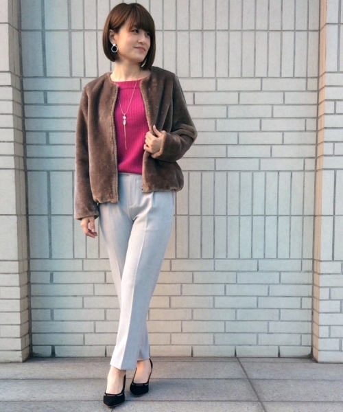 le.coeur blanc（ルクールブラン）の「コスミカルウォームタックテーパードパンツ（その他パンツ・レディース・ライトグレー/ブラック/ブラック系その他/ブラウン/オフホワイト/ベージュ・34/36/38）」の21枚目の写真