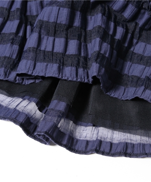 Tiara（ティアラ）の「シアーボーダーリバーシブルスカート（スカート・レディース・ブラック/ベージュ/ネイビー・9）」の7枚目の写真