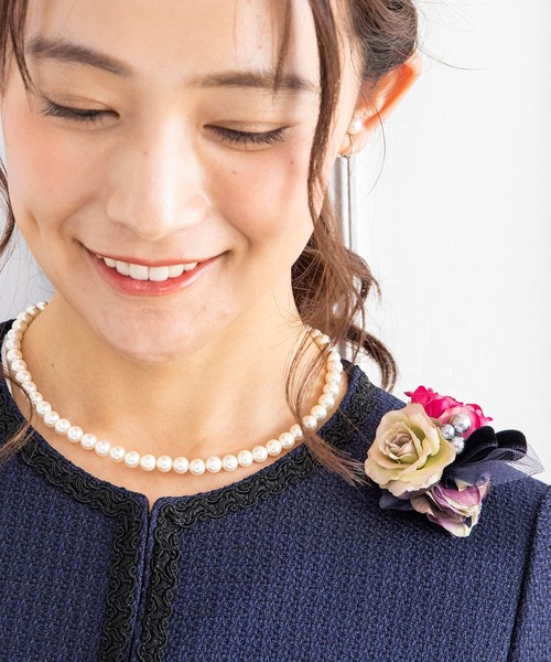 form forma（フォルムフォルマ）の「フォーマルコサージュ・ブローチ（ブローチ/コサージュ・レディース・ネイビー/ピンク/イエロー/ホワイト・FREE）」の2枚目の写真