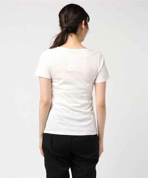 TRUDEA(トルディア)の「【接触冷感シルケット素材】 Vネック 半袖カットソー(Tシャツ/カットソー・レディース・ホワイト/ブラック/ベージュ/ネイビー・SMALL/MEDIUM/LARGE)」の5枚目の写真