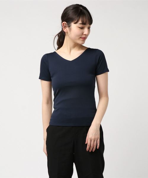 TRUDEA(トルディア)の「【接触冷感シルケット素材】 Vネック 半袖カットソー(Tシャツ/カットソー・レディース・ホワイト/ブラック/ベージュ/ネイビー・SMALL/MEDIUM/LARGE)」の11枚目の写真