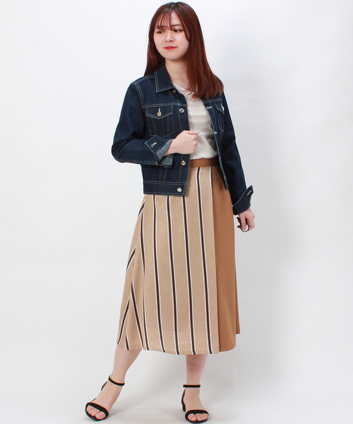 TRUDEA(トルディア)の「【接触冷感シルケット素材】 Vネック 半袖カットソー(Tシャツ/カットソー・レディース・ホワイト/ブラック/ベージュ/ネイビー・SMALL/MEDIUM/LARGE)」の14枚目の写真