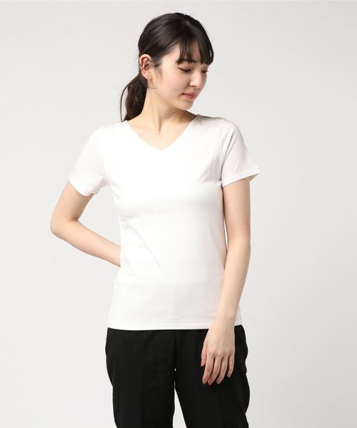TRUDEA(トルディア)の「【接触冷感シルケット素材】 Vネック 半袖カットソー(Tシャツ/カットソー・レディース・ホワイト/ブラック/ベージュ/ネイビー・SMALL/MEDIUM/LARGE)」の13枚目の写真