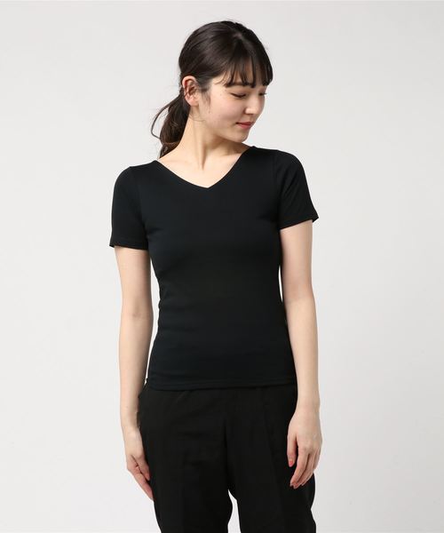 TRUDEA(トルディア)の「【接触冷感シルケット素材】 Vネック 半袖カットソー(Tシャツ/カットソー・レディース・ホワイト/ブラック/ベージュ/ネイビー・SMALL/MEDIUM/LARGE)」の15枚目の写真