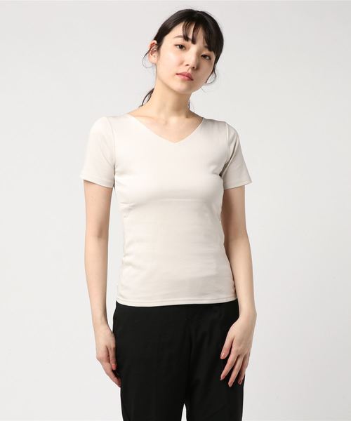 TRUDEA(トルディア)の「【接触冷感シルケット素材】 Vネック 半袖カットソー(Tシャツ/カットソー・レディース・ホワイト/ブラック/ベージュ/ネイビー・SMALL/MEDIUM/LARGE)」の8枚目の写真