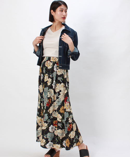 TRUDEA(トルディア)の「【接触冷感シルケット素材】 Vネック 半袖カットソー(Tシャツ/カットソー・レディース・ホワイト/ブラック/ベージュ/ネイビー・SMALL/MEDIUM/LARGE)」の9枚目の写真