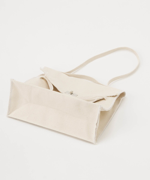 SEA（シー）の「キャンバス パロディーバッグ K/M（ショルダーバッグ・レディース・ナチュラル・ONE SIZE）」の10枚目の写真