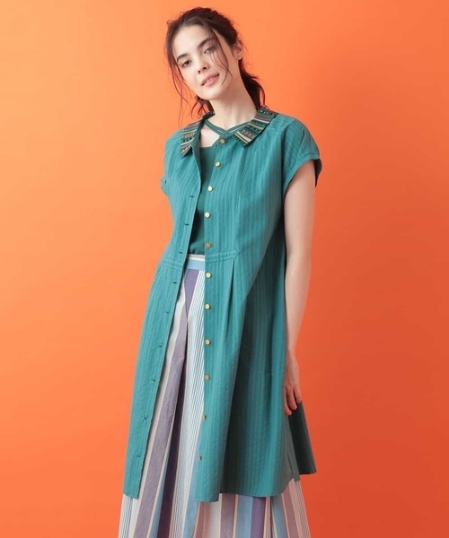 Jocomomola(ホコモモラ)の「Raya ネック刺繍ワンピース(ワンピース・レディース・ブルー/アイボリー・40/42)」の4枚目の写真