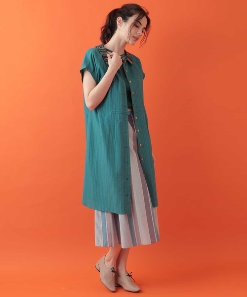 Jocomomola(ホコモモラ)の「Raya ネック刺繍ワンピース(ワンピース・レディース・ブルー/アイボリー・40/42)」の17枚目の写真