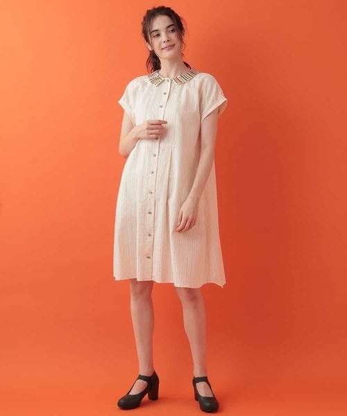 Jocomomola(ホコモモラ)の「Raya ネック刺繍ワンピース(ワンピース・レディース・ブルー/アイボリー・40/42)」の14枚目の写真