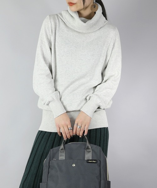 and it_(アンドイット)の「ふかくしゅネックコットンニット(ニット/セーター・レディース・チャコールグレー/ブラック/パープル/ピンク/モカ/オートミール/ブルーグリーン/ブラウン系その他/ピンク系その他/パープル系その他/ベージュ系その他・S~M/L~LL/3L~4L)」の6枚目の写真