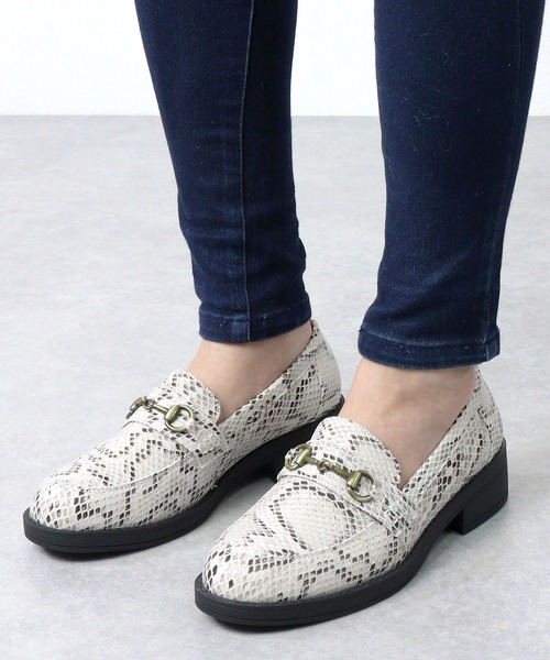 AAA+（サンエープラス）の「AAA /軽量 マニッシュ ビットローファー(3572)（ローファー・レディース・ブラック/ブラック系その他/アイボリー/ブラウン系その他/ダークブラウン/ブラック系その他2/パイソン/キャメル/グレイッシュベージュ/ブラック×ブラック/ブラック×ホワイト/シルバー・40/38/39/35/36/37/41/42/44/43）」の12枚目の写真