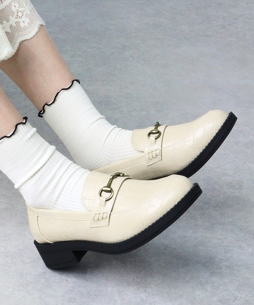 AAA+（サンエープラス）の「AAA /軽量 マニッシュ ビットローファー(3572)（ローファー・レディース・ブラック/ブラック系その他/アイボリー/ブラウン系その他/ダークブラウン/ブラック系その他2/パイソン/キャメル/グレイッシュベージュ/ブラック×ブラック/ブラック×ホワイト/シルバー・40/38/39/35/36/37/41/42/44/43）」の2枚目の写真