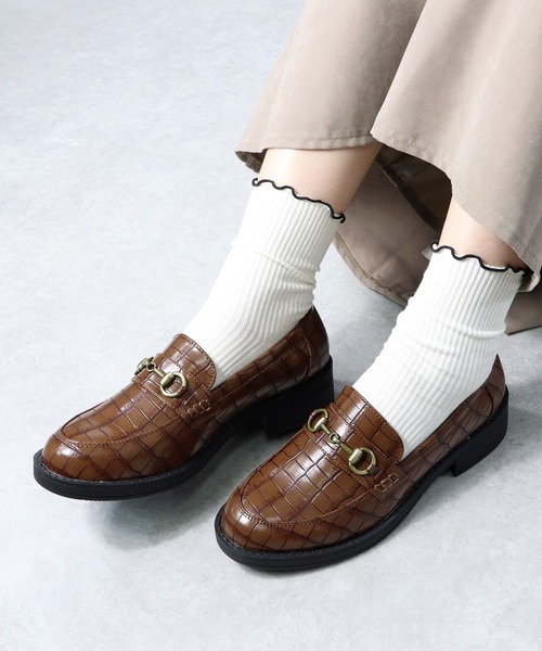 AAA+（サンエープラス）の「AAA /軽量 マニッシュ ビットローファー(3572)（ローファー・レディース・ブラック/ブラック系その他/アイボリー/ブラウン系その他/ダークブラウン/ブラック系その他2/パイソン/キャメル/グレイッシュベージュ/ブラック×ブラック/ブラック×ホワイト/シルバー・40/38/39/35/36/37/41/42/44/43）」の21枚目の写真