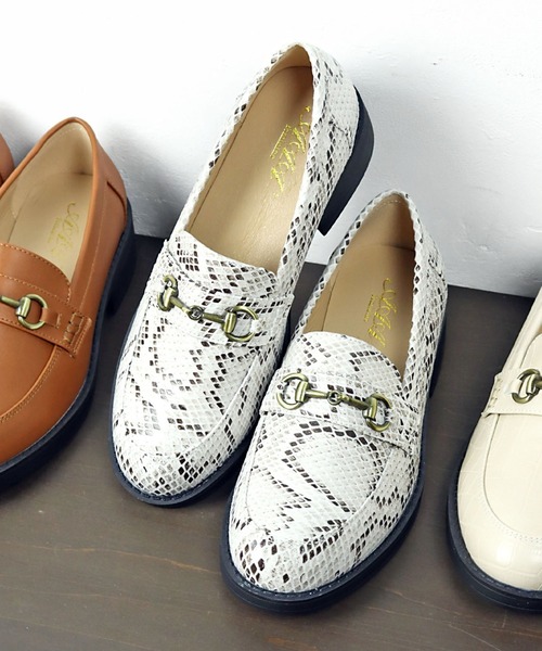 AAA+（サンエープラス）の「AAA /軽量 マニッシュ ビットローファー(3572)（ローファー・レディース・ブラック/ブラック系その他/アイボリー/ブラウン系その他/ダークブラウン/ブラック系その他2/パイソン/キャメル/グレイッシュベージュ/ブラック×ブラック/ブラック×ホワイト/シルバー・40/38/39/35/36/37/41/42/44/43）」の20枚目の写真