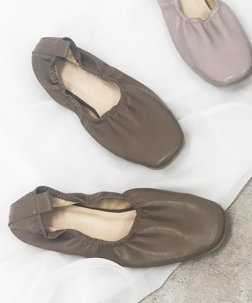 KOBE LETTUCE（コウベレタス）の「スクエアトゥギャザーフラットパンプス（パンプス・レディース・ベージュ/アイボリー/ブラック/シルバー/ラベンダー・LL/M/S/L）」の3枚目の写真