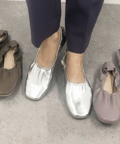 KOBE LETTUCE（コウベレタス）の「スクエアトゥギャザーフラットパンプス（パンプス・レディース・ベージュ/アイボリー/ブラック/シルバー/ラベンダー・LL/M/S/L）」の5枚目の写真