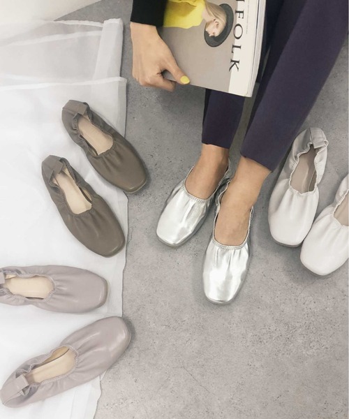 KOBE LETTUCE（コウベレタス）の「スクエアトゥギャザーフラットパンプス（パンプス・レディース・ベージュ/アイボリー/ブラック/シルバー/ラベンダー・LL/M/S/L）」の20枚目の写真