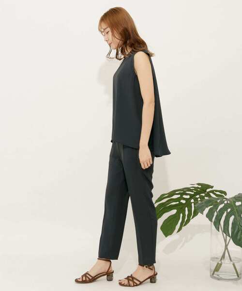 SENSE OF PLACE by URBAN RESEARCH（センスオブプレイスバイアーバンリサーチ）の「バックフレアセットアップ(テーパード)（セットアップ・レディース・ネイビー/グリーン/ライトベージュ・SMALL/MEDIUM）」の7枚目の写真